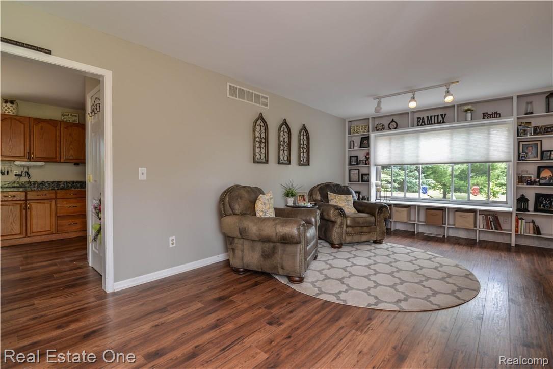 487 Darwin Road Pinckney, MI 48169 - Photo 6 of 36 AUG_0650.jpg