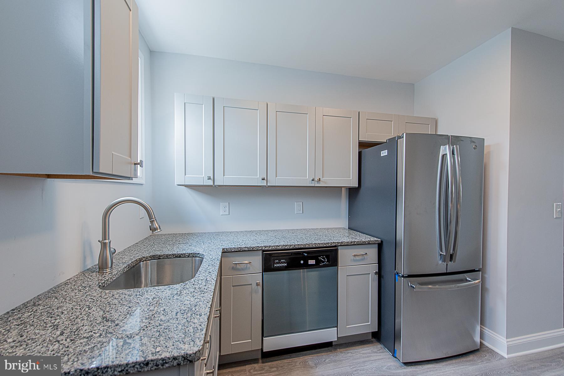 3915 Woodridge Road Baltimore, MD 21229 - Photo 7 of 14 Kitchen, from side/rear
