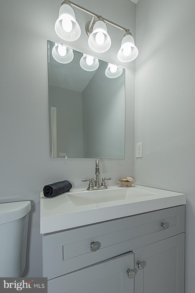 3915 Woodridge Road Baltimore, MD 21229 - Photo 9 of 14 Upstairs full bath