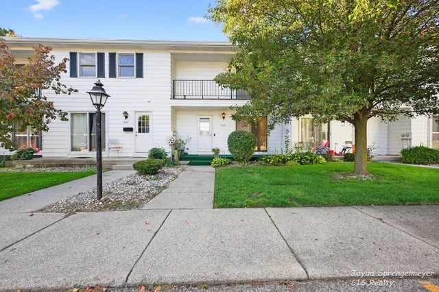 $229,900 | 7523 Boulder Bluff Drive, Unit 82, Jenison, MI 49428