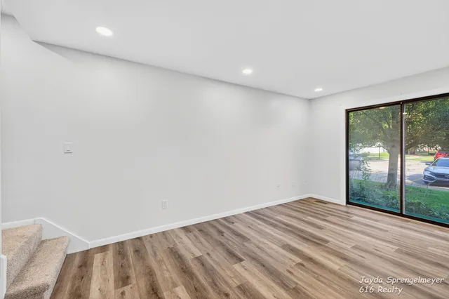 $229,900 | 7523 Boulder Bluff Drive, Unit 82, Jenison, MI 49428