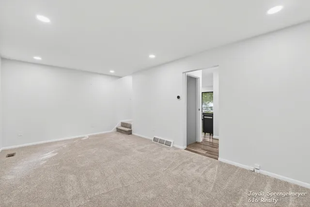 $229,900 | 7523 Boulder Bluff Drive, Unit 82, Jenison, MI 49428