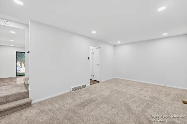 $229,900 | 7523 Boulder Bluff Drive, Unit 82, Jenison, MI 49428