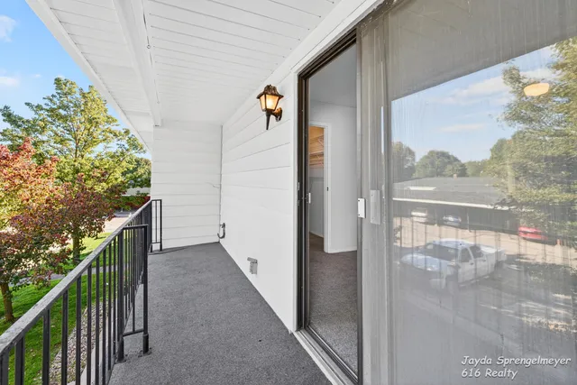 $229,900 | 7523 Boulder Bluff Drive, Unit 82, Jenison, MI 49428