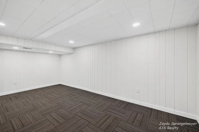 $229,900 | 7523 Boulder Bluff Drive, Unit 82, Jenison, MI 49428