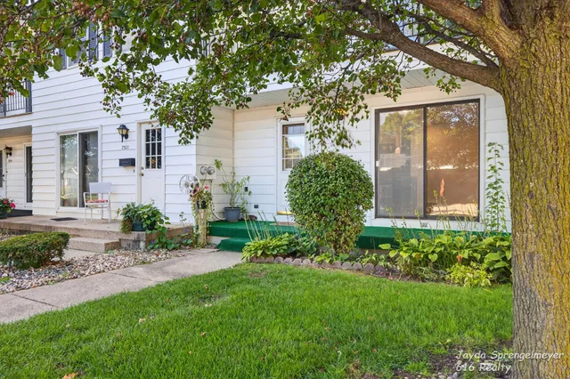 $229,900 | 7523 Boulder Bluff Drive, Unit 82, Jenison, MI 49428