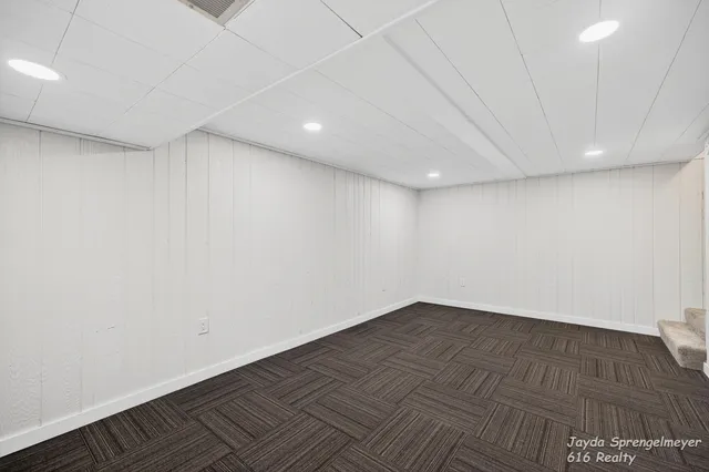 $229,900 | 7523 Boulder Bluff Drive, Unit 82, Jenison, MI 49428