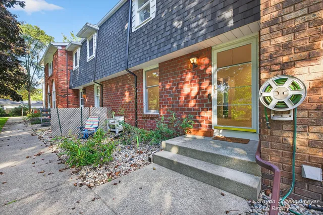 $229,900 | 7523 Boulder Bluff Drive, Unit 82, Jenison, MI 49428