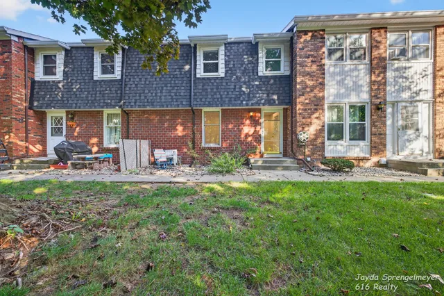 $229,900 | 7523 Boulder Bluff Drive, Unit 82, Jenison, MI 49428