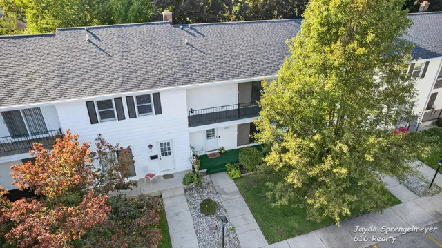 $229,900 | 7523 Boulder Bluff Drive, Unit 82, Jenison, MI 49428