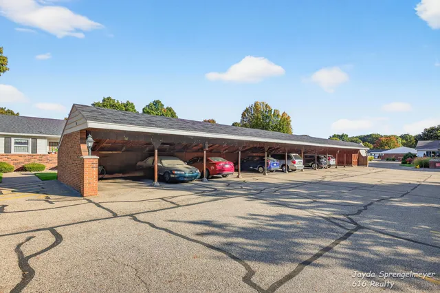 $229,900 | 7523 Boulder Bluff Drive, Unit 82, Jenison, MI 49428