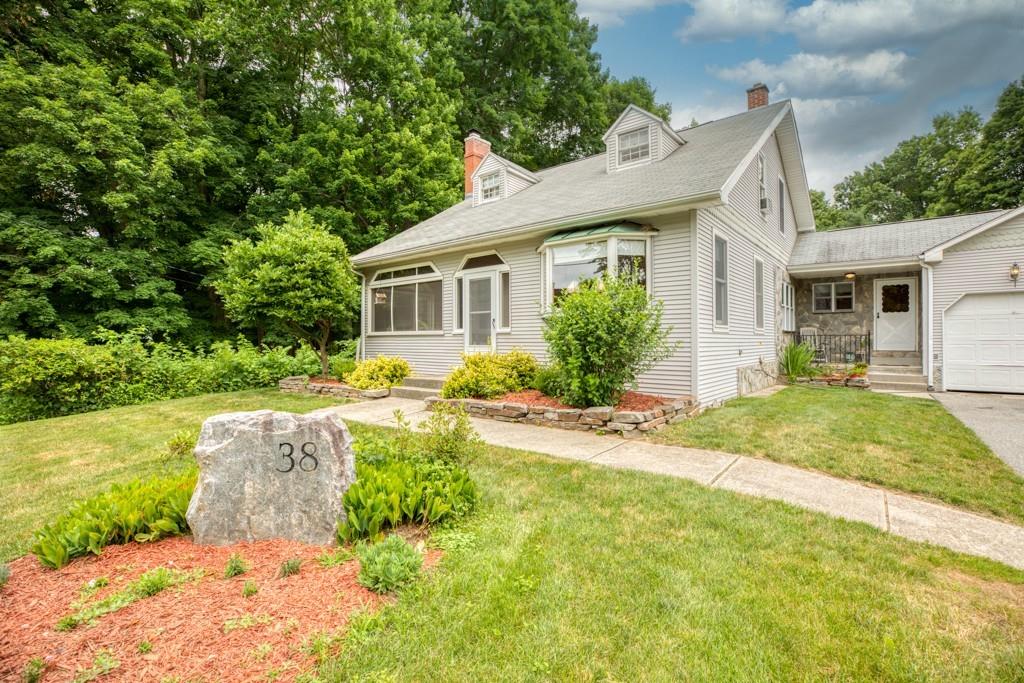 38 Berwick Road Longmeadow, MA 01106 - Photo 6 of 33 a front view of a house with garden