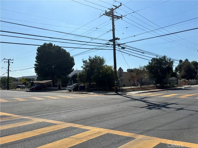 a house view with a yard