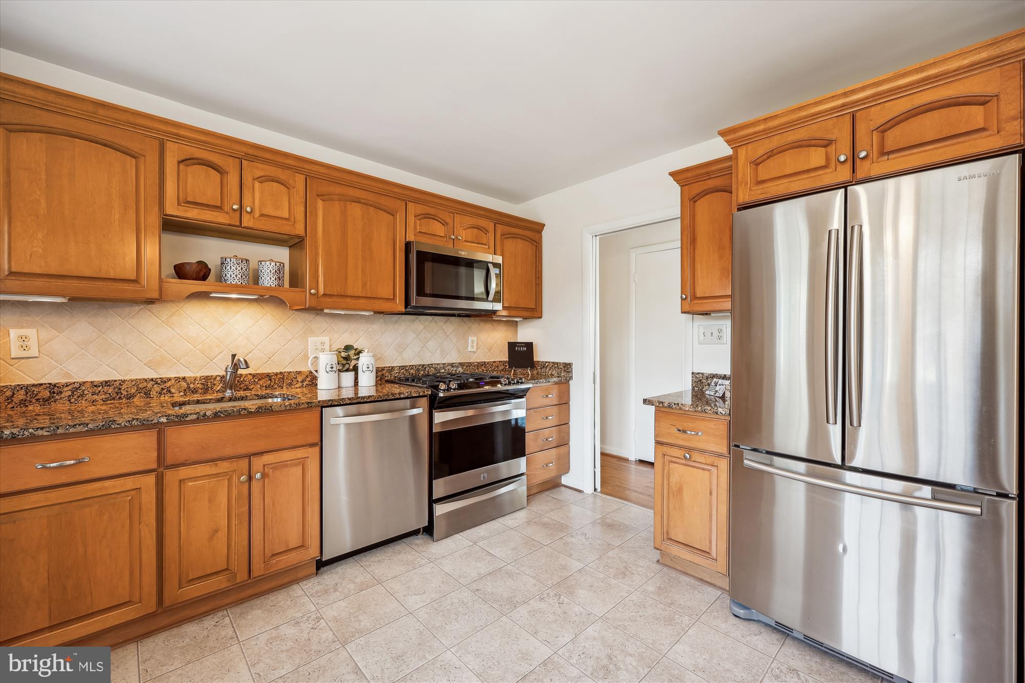 11712 Seven Locks Road Potomac, MD 20854 - Photo 12 of 46 Kitchen