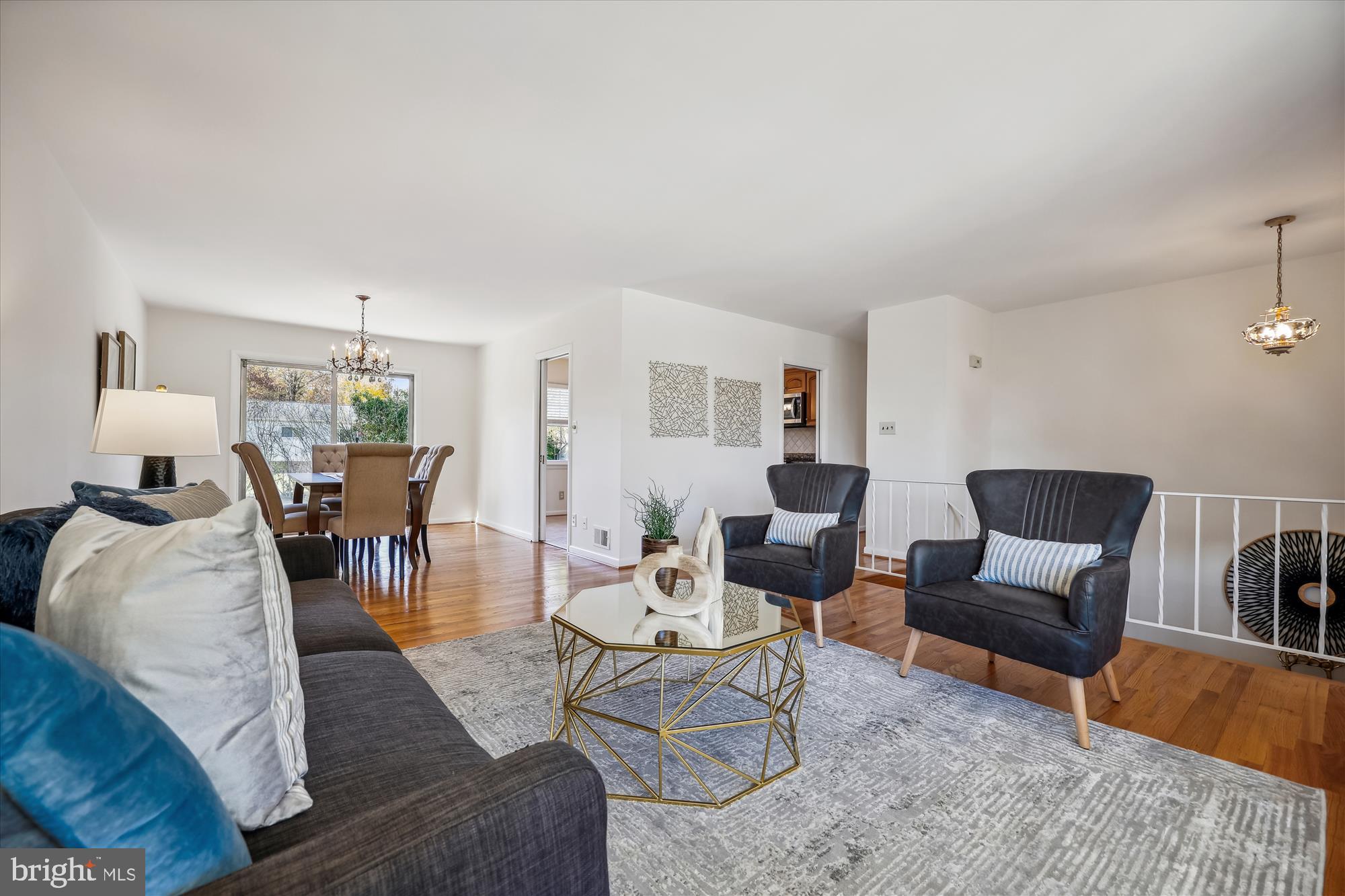 11712 Seven Locks Road Potomac, MD 20854 - Photo 8 of 46 Living Room