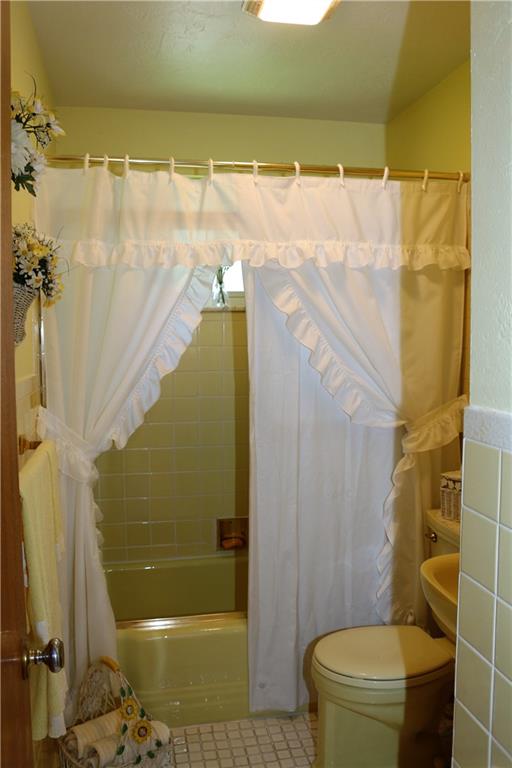 3517 Bevan Road North Versailles, PA 15137 - Photo 17 of 25 Main floor full bathroom with tub/updated shower combo