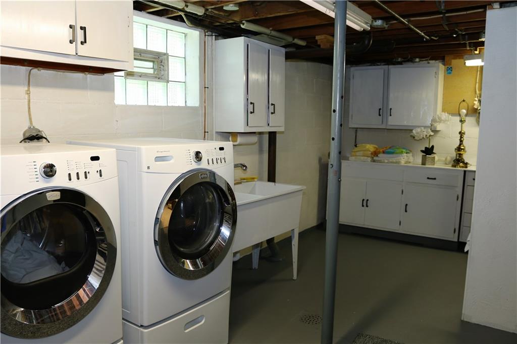 3517 Bevan Road North Versailles, PA 15137 - Photo 21 of 25 View of large workbench in lower level laundry room