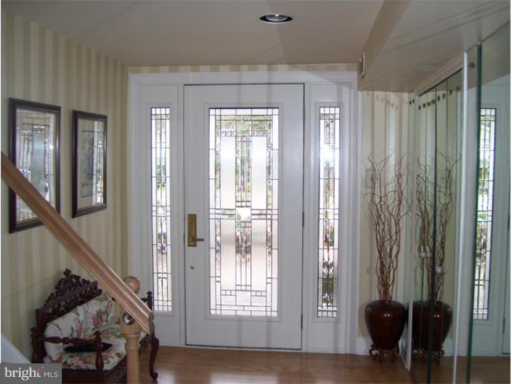 9280 Darlington Road Philadelphia, PA 19115 - Photo 3 of 25 Foyer