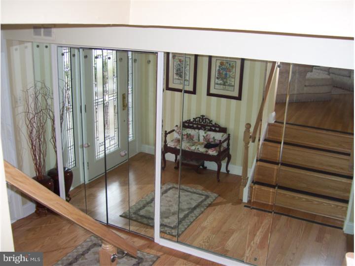 9280 Darlington Road Philadelphia, PA 19115 - Photo 4 of 25 Foyer