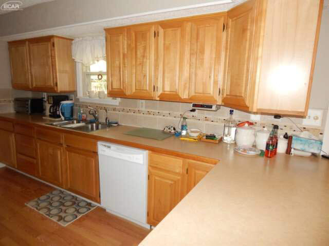 7393 Sharp Road Swartz Creek, MI 48473 - Photo 8 of 37 21203105-7.JPG