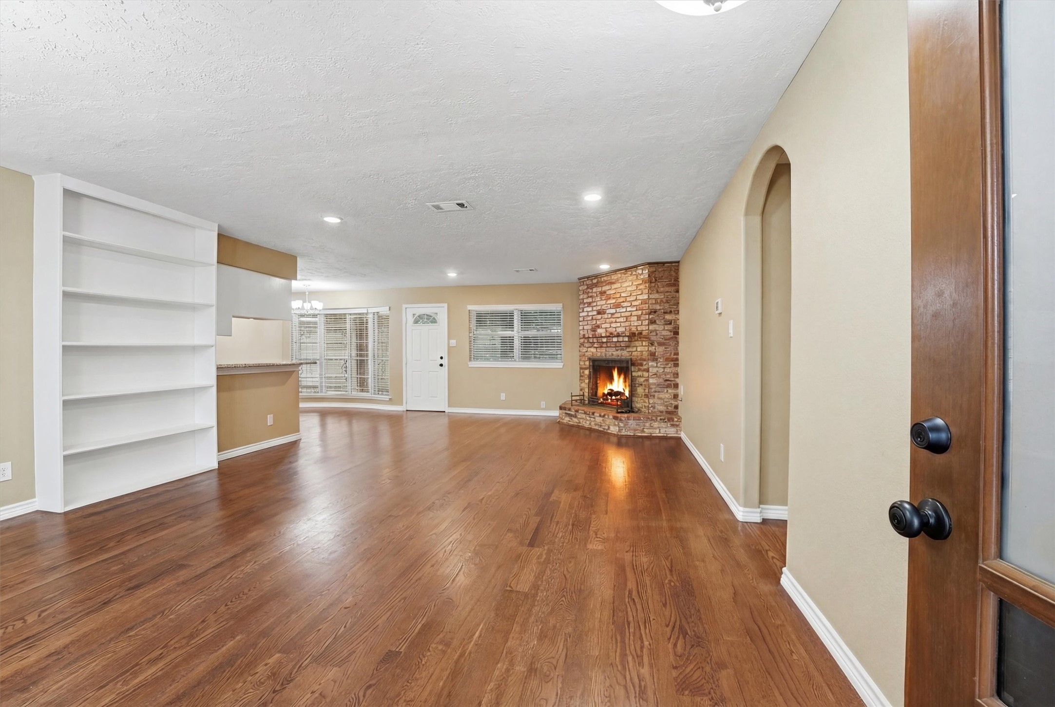 4122 Regency Drive Houston, TX 77045 - Photo 3 of 18