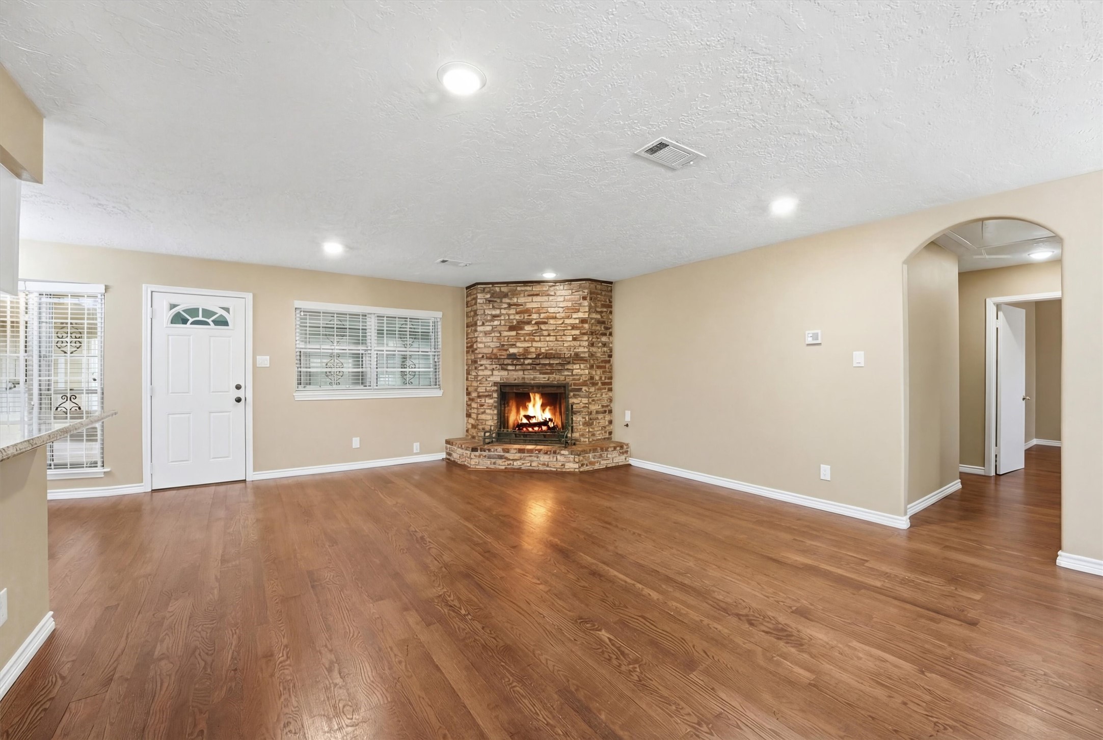 4122 Regency Drive Houston, TX 77045 - Photo 4 of 18