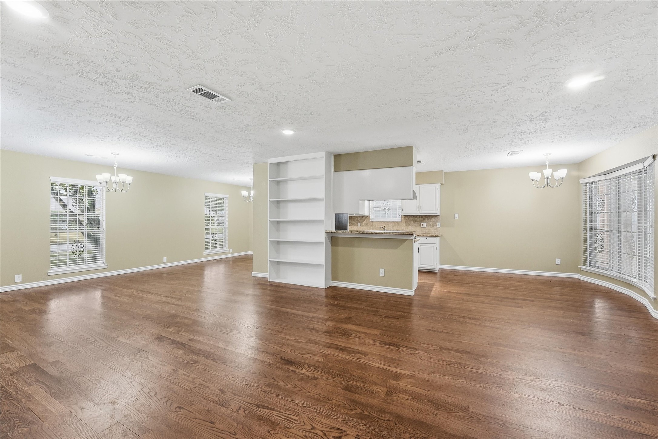 4122 Regency Drive Houston, TX 77045 - Photo 5 of 18