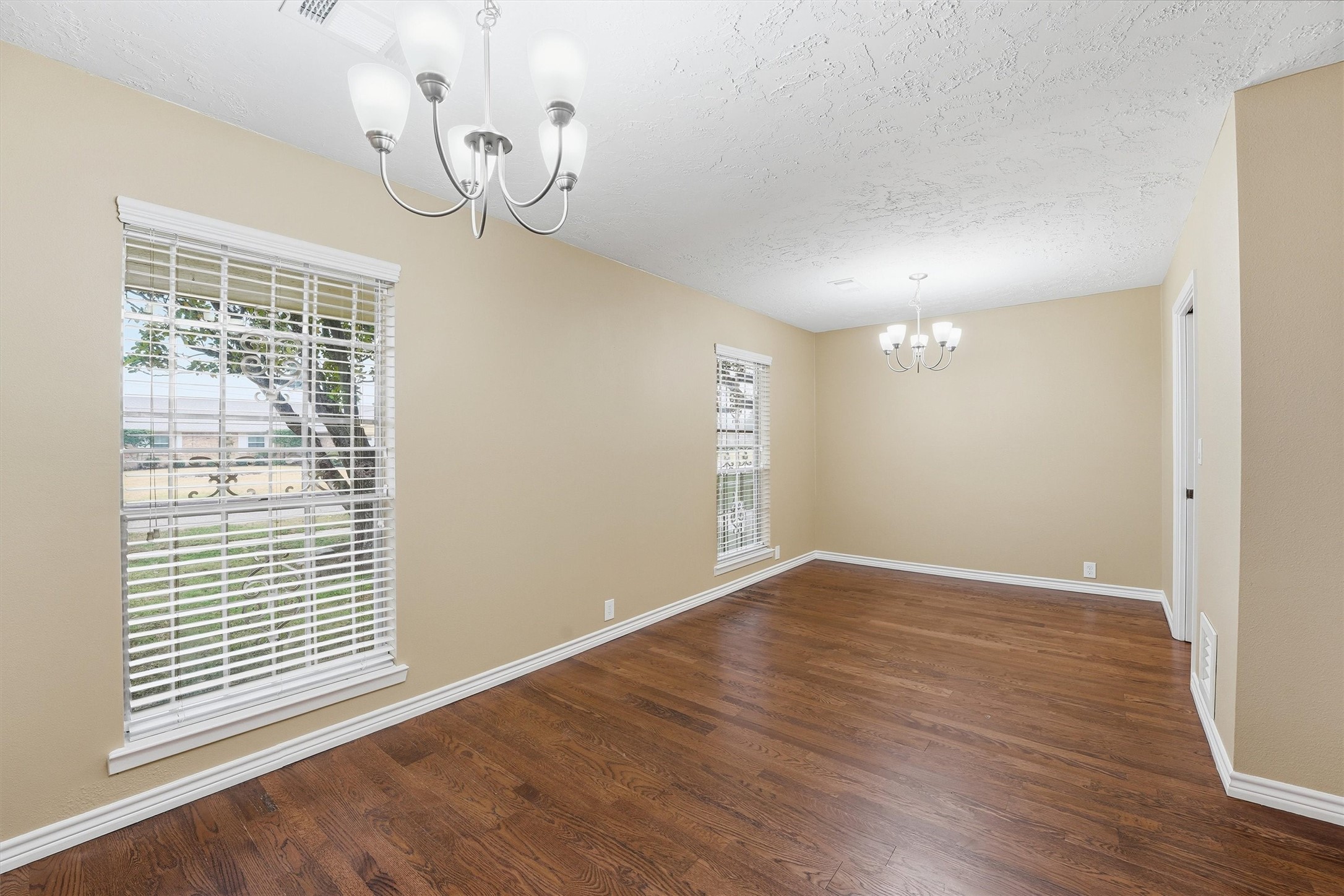 4122 Regency Drive Houston, TX 77045 - Photo 6 of 18