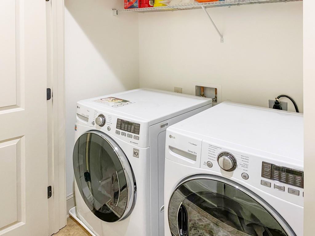 598 Ansley Circle Northeast Atlanta, GA 30324 - Photo 6 of 24 a utility room with dryer and washer