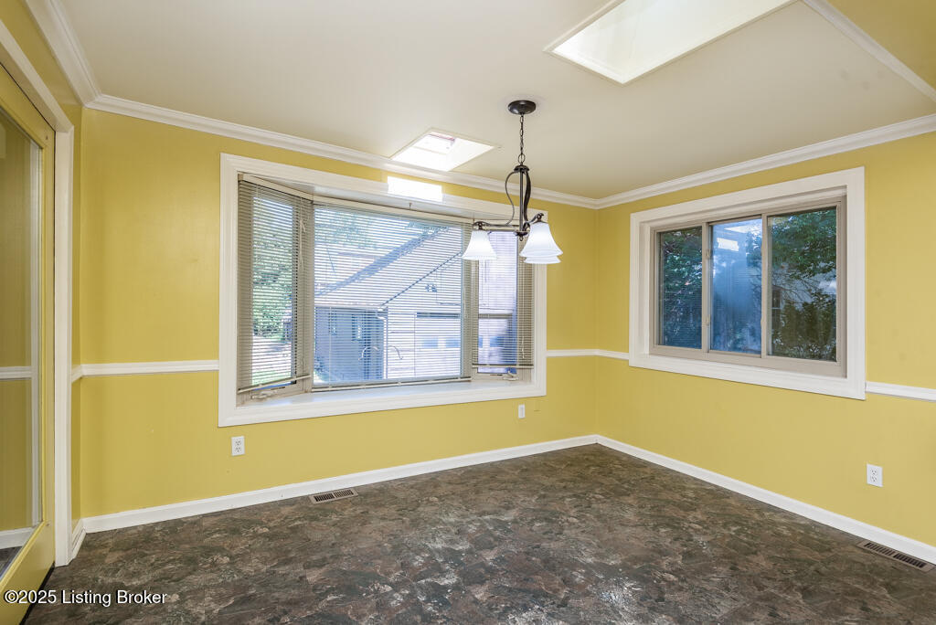 2525 Alanmede Road Louisville, KY 40205 - Photo 8 of 13 Breakfast area