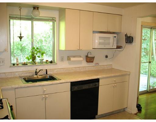 143 Parkedge Road Green Tree, PA 15220 - Photo 4 of 8 Kitchen.