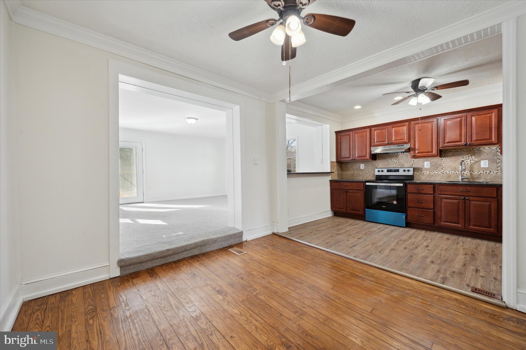 5 Maple Street Marcus Hook, PA 19061 - Photo 2 of 24