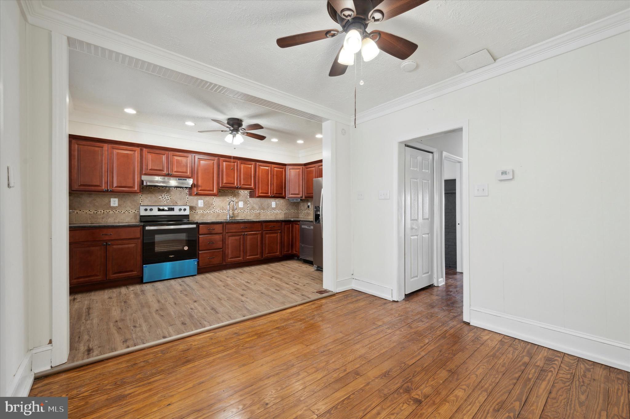 5 Maple Street Marcus Hook, PA 19061 - Photo 3 of 24