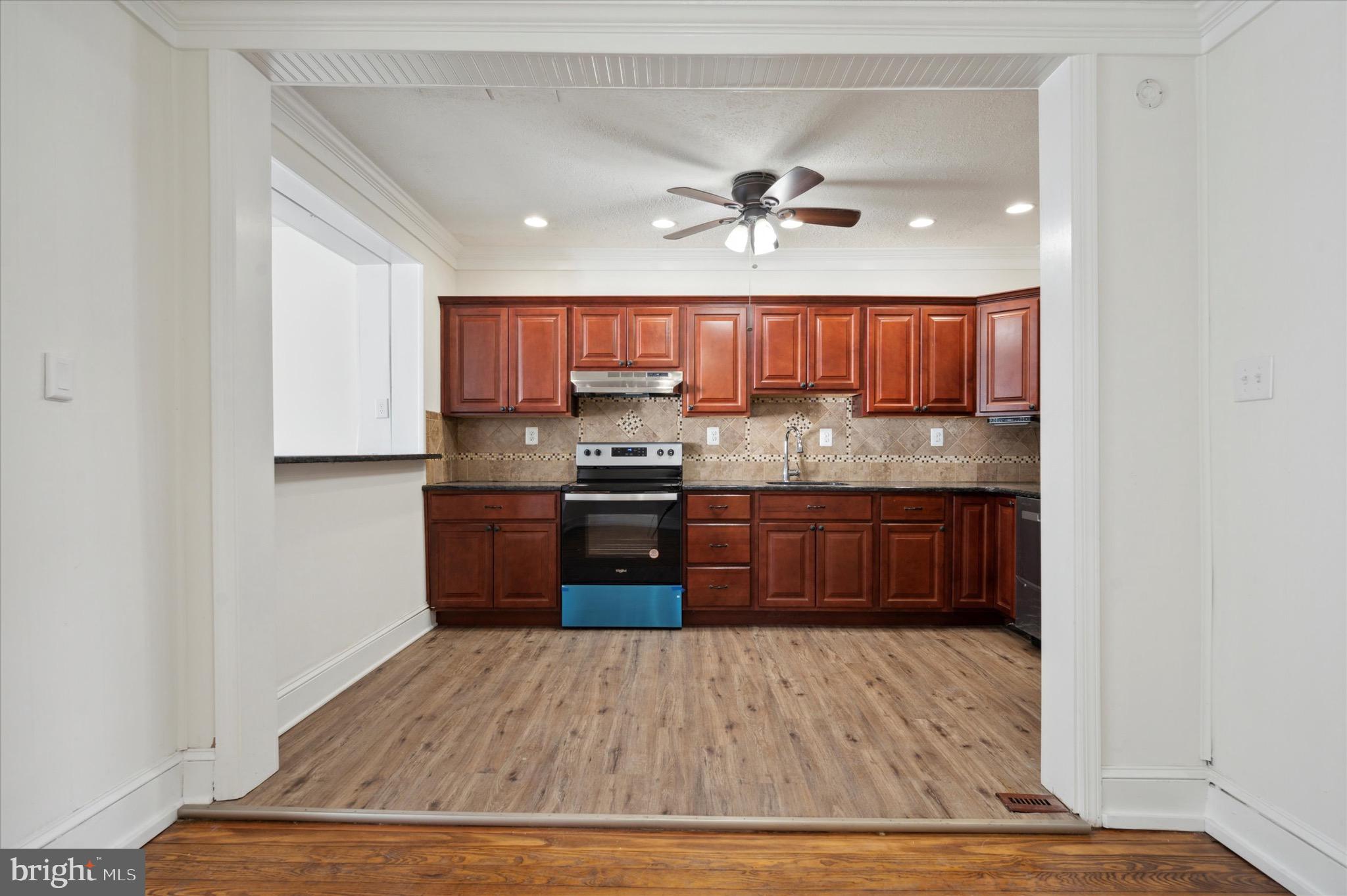 5 Maple Street Marcus Hook, PA 19061 - Photo 4 of 24