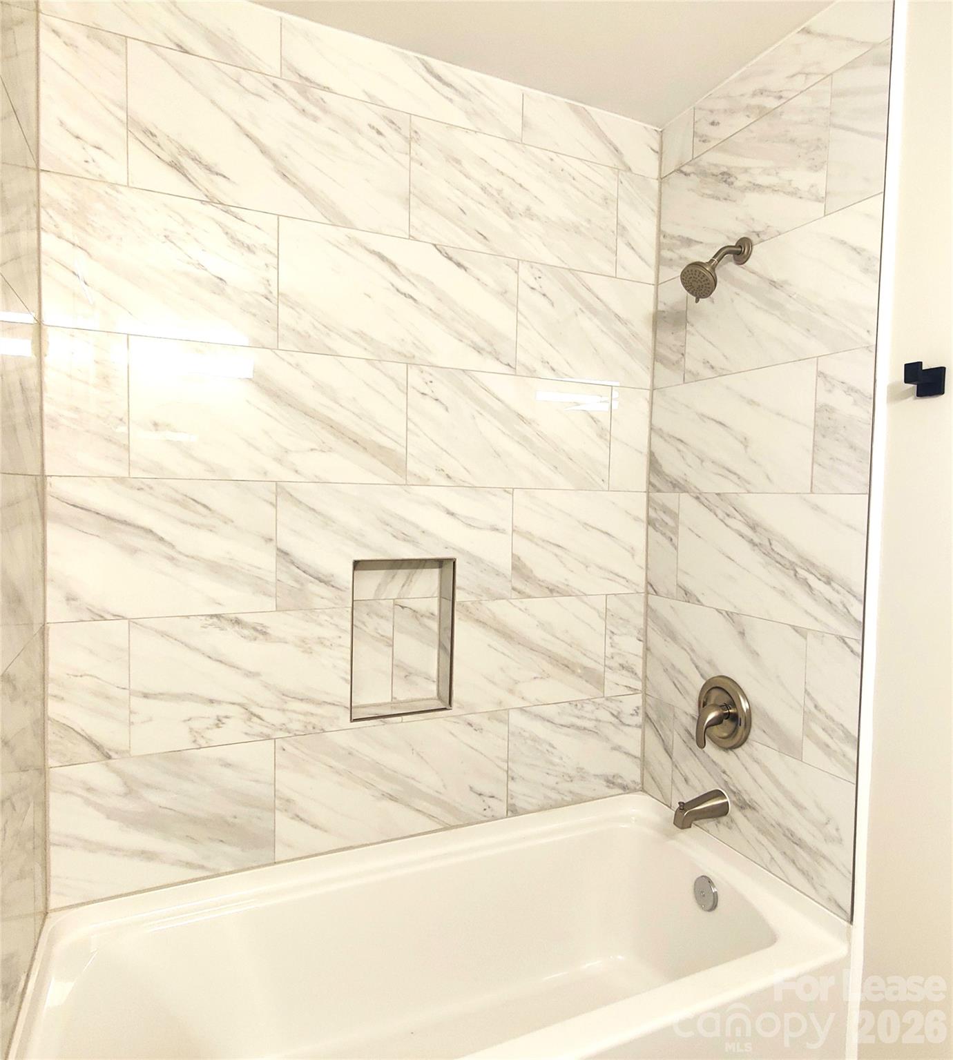 4100 Broadview Drive Charlotte, NC 28217 - Photo 19 of 24 a bathroom with a bathtub