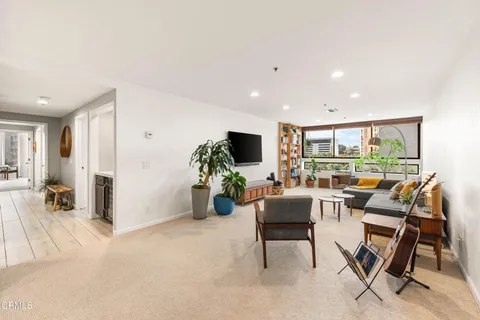 $849,000 | 880 West 1st Street, Unit 302, Los Angeles, CA 90012