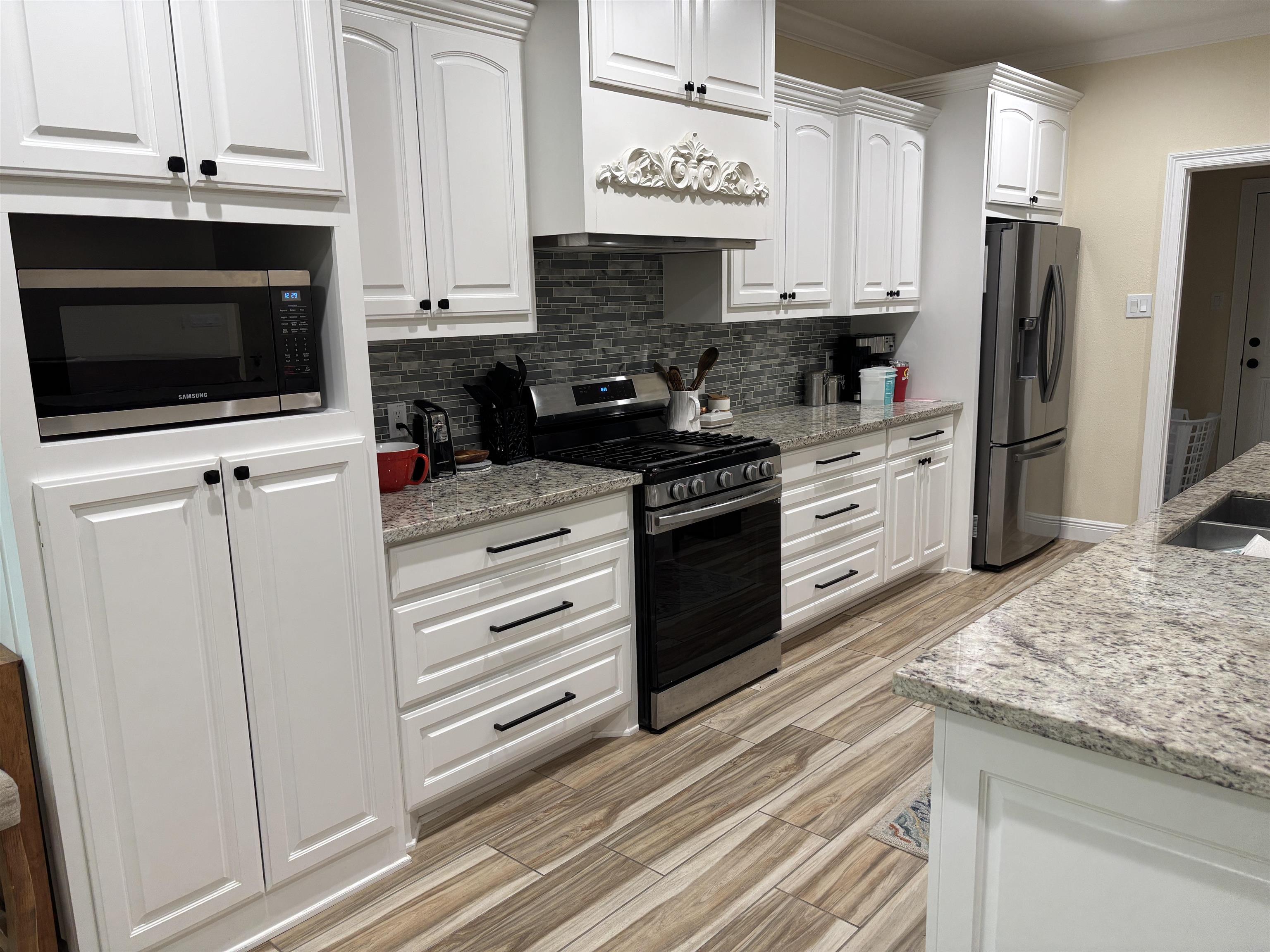 5569 Hogaboom Road Groves, TX 77619 - Photo 7 of 26