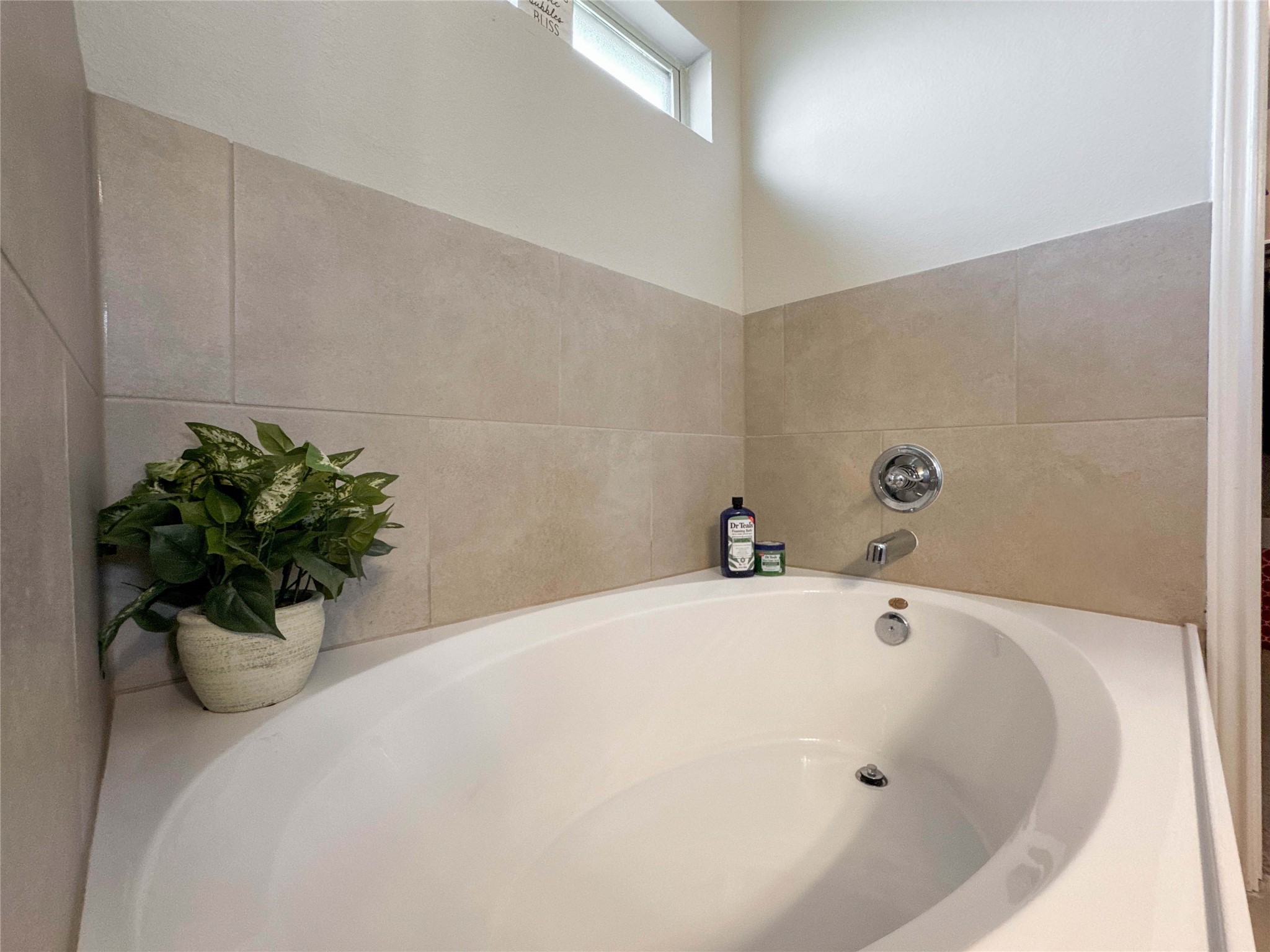 2 Eagle Lake Court Manvel, TX 77578 - Photo 30 of 38 a white bath tub sitting in a bathroom