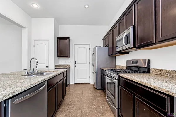 $2,300 | 8645 Abertay Avenue, Baton Rouge, LA 70820