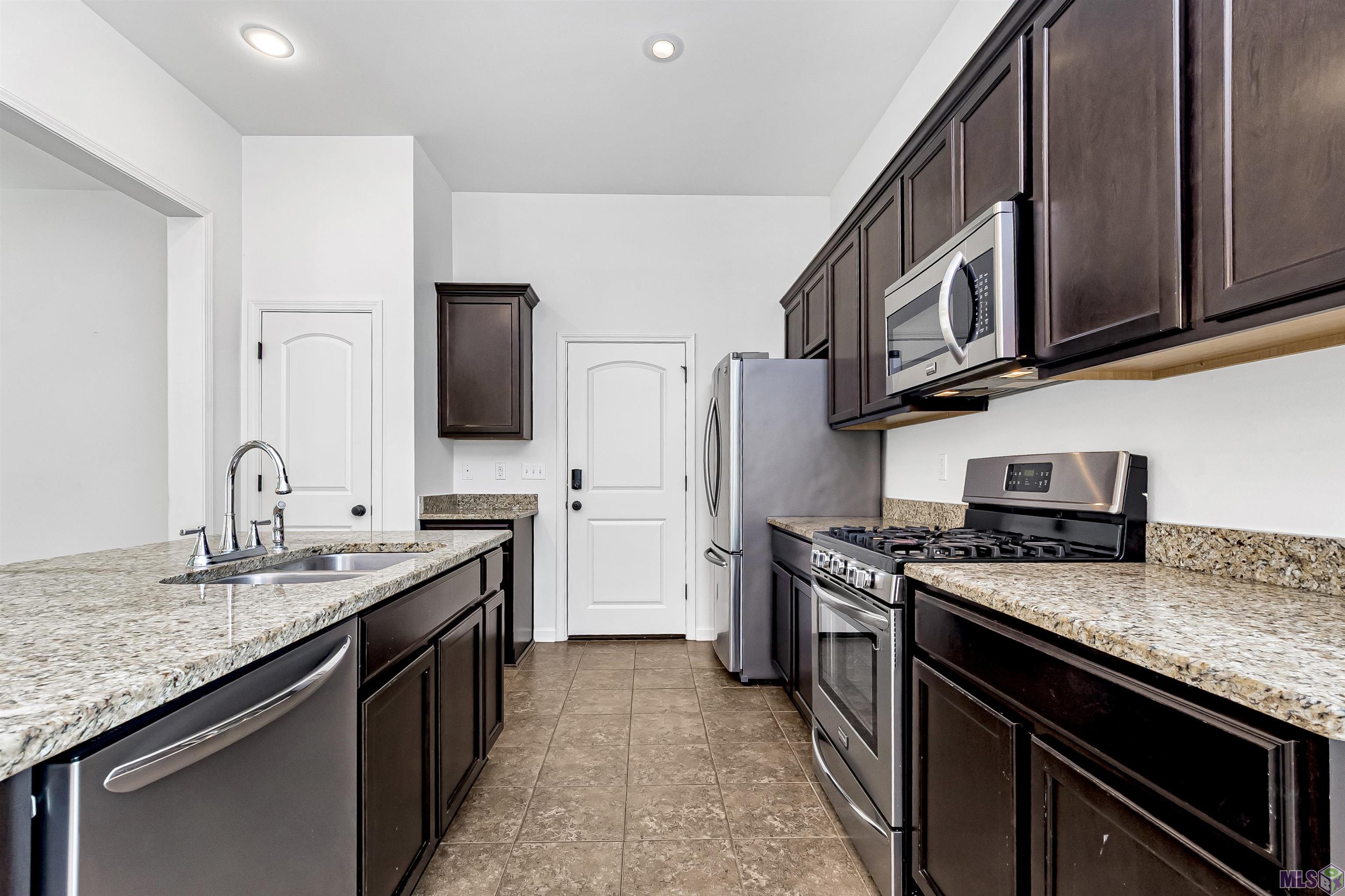 8645 Abertay Avenue Baton Rouge, LA 70820 - Photo 7 of 19