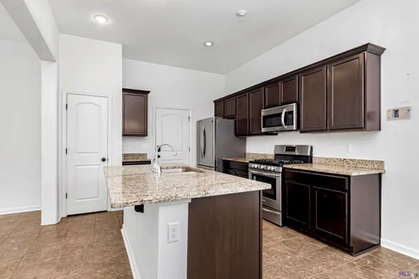 $2,300 | 8645 Abertay Avenue, Baton Rouge, LA 70820