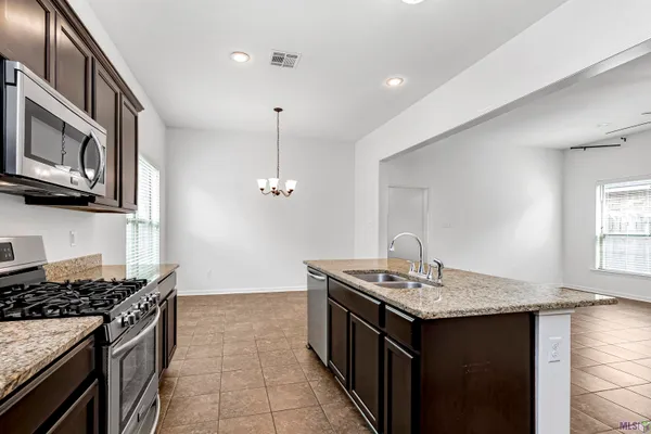 $2,300 | 8645 Abertay Avenue, Baton Rouge, LA 70820