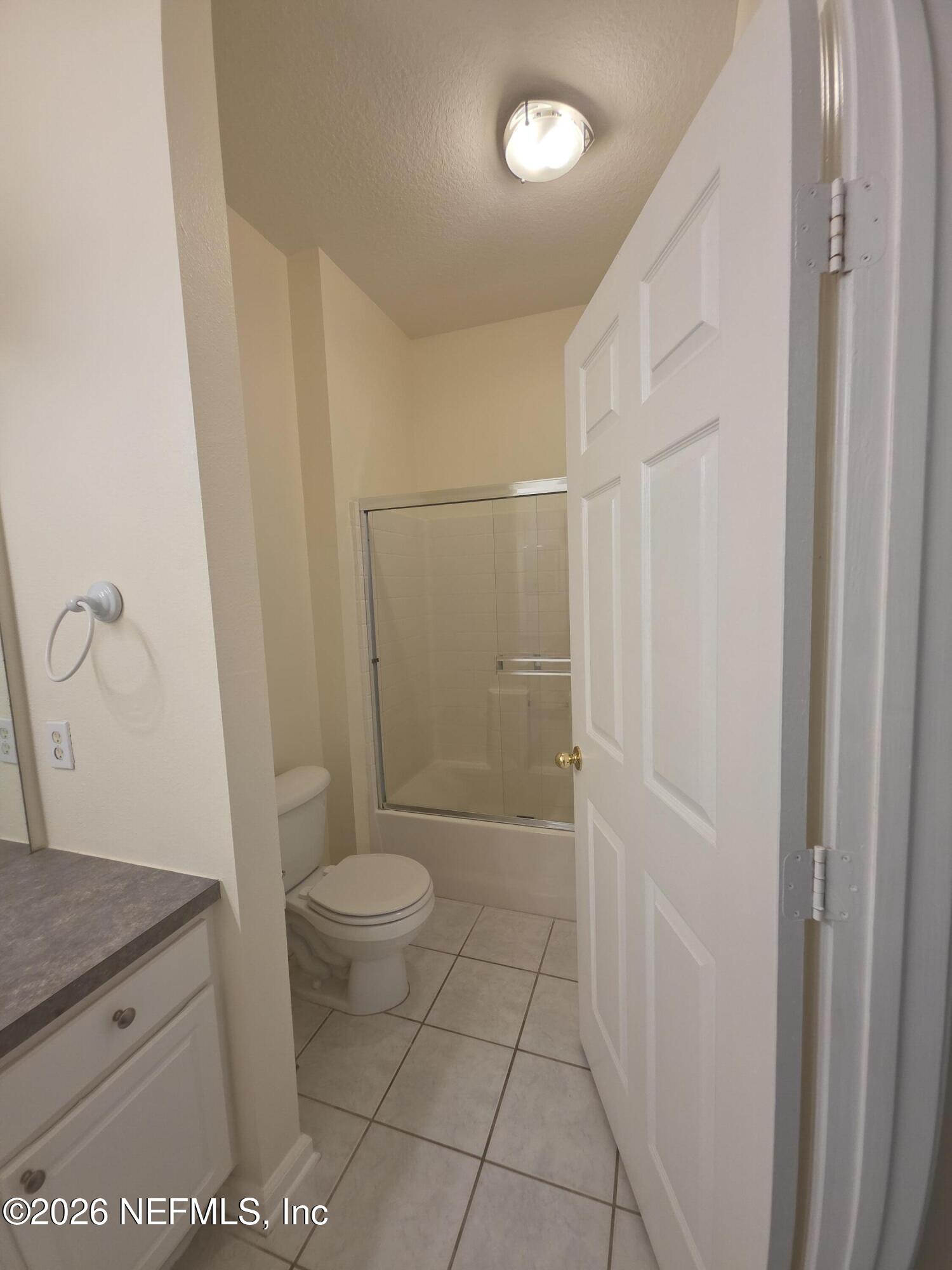 10550 Baymeadows Road, Unit 829 Jacksonville, FL 32256 - Photo 10 of 15 Guest Bathroom
