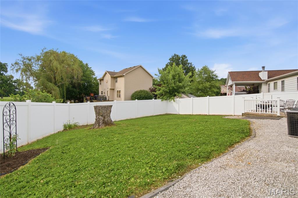 403 East Locust Street Columbia, IL 62236 - Photo 4 of 23