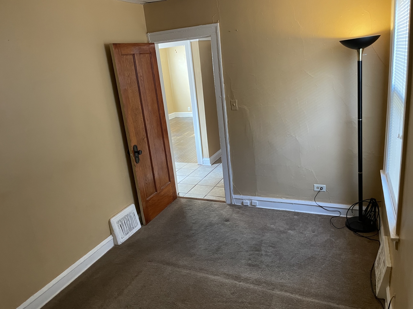 9309 South Ada Street Chicago, IL 60620 - Photo 19 of 39 an empty room with mirror and a window