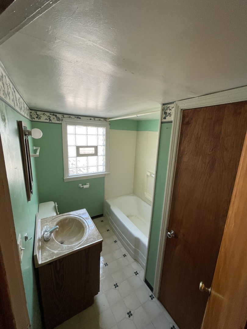 9309 South Ada Street Chicago, IL 60620 - Photo 34 of 39 a bathroom with sink toilet and shower