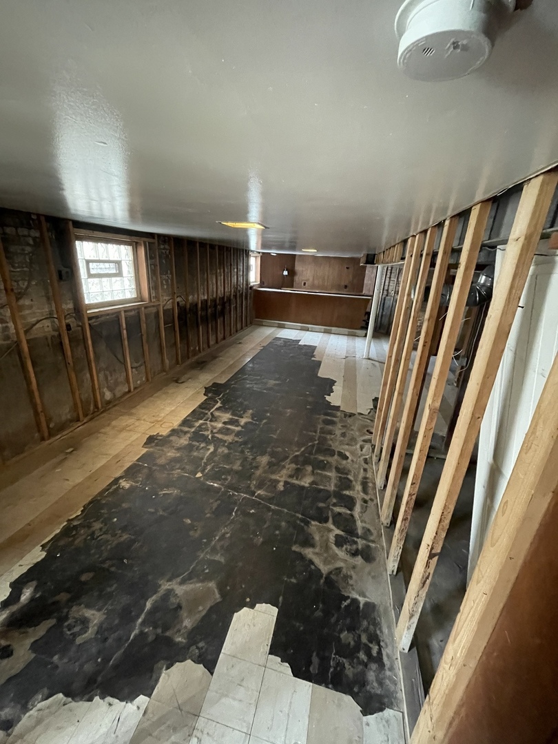 9309 South Ada Street Chicago, IL 60620 - Photo 36 of 39 a view of entryway