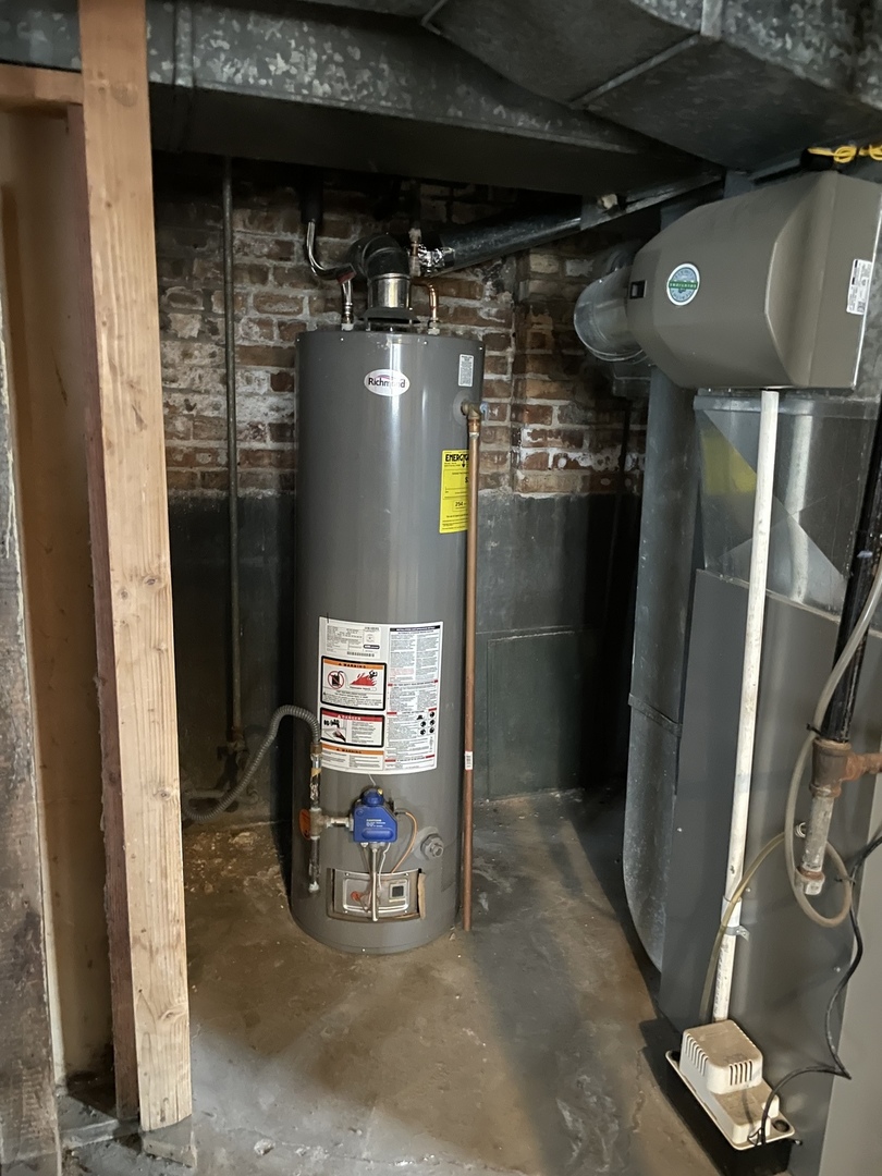 9309 South Ada Street Chicago, IL 60620 - Photo 37 of 39 a view of water heater room