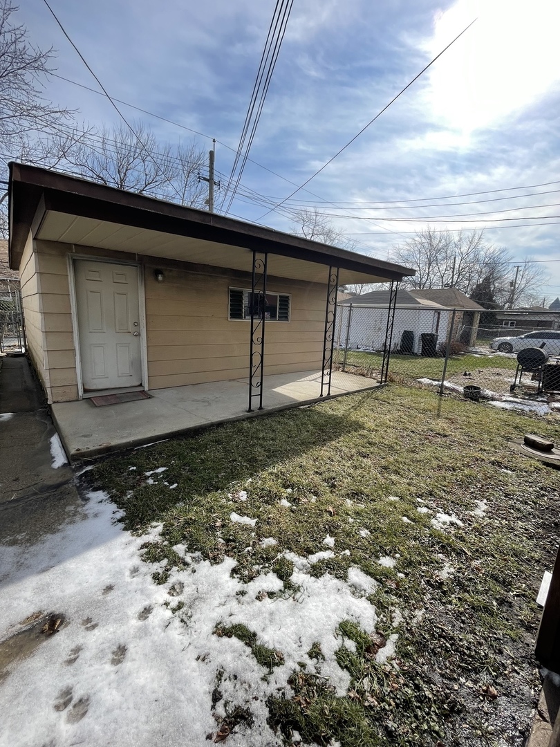 9309 South Ada Street Chicago, IL 60620 - Photo 38 of 39 a backyard of a house