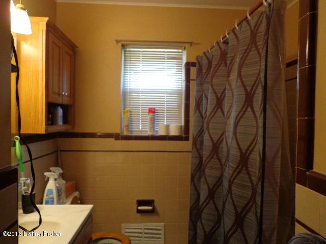 8009 Rory Way Louisville, KY 40219 - Photo 19 of 24 hall bath